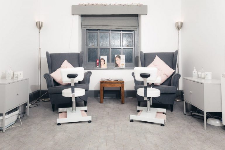 Salon-8 Salon-8